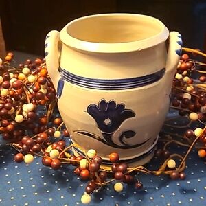 CROCK Williamsburg Restoration - Gray with Navy 5" wide x 6" High EUC